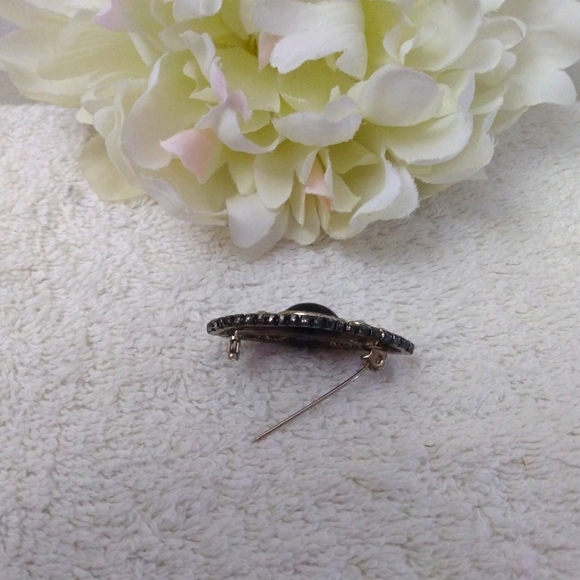 3/$10 🌟 Silver Tone Pin/ Brooch with Black Round Stone and Rhinestones - Picture 5 of 10